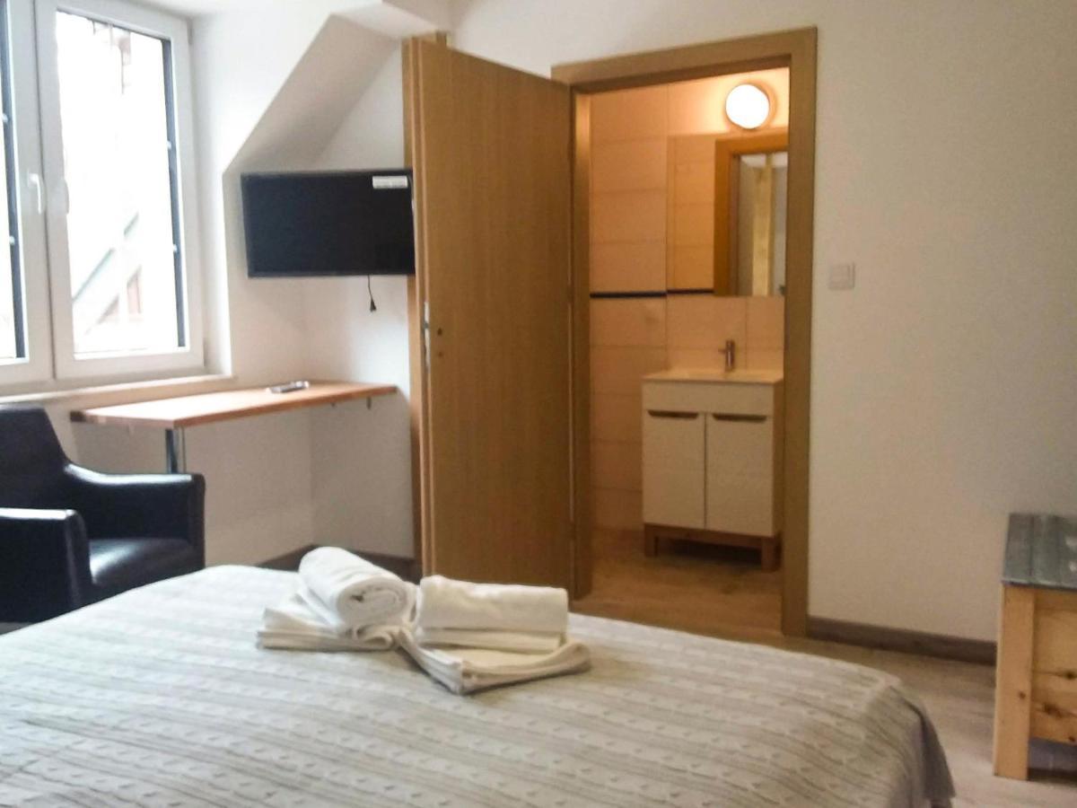 Dworek Akacja Uslugi Hotelarskie Janowiec Exteriör bild