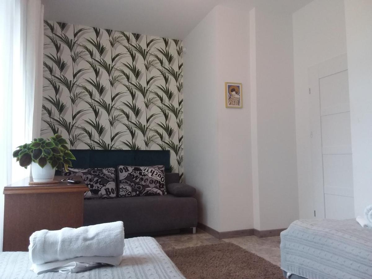 Dworek Akacja Uslugi Hotelarskie Janowiec Exteriör bild