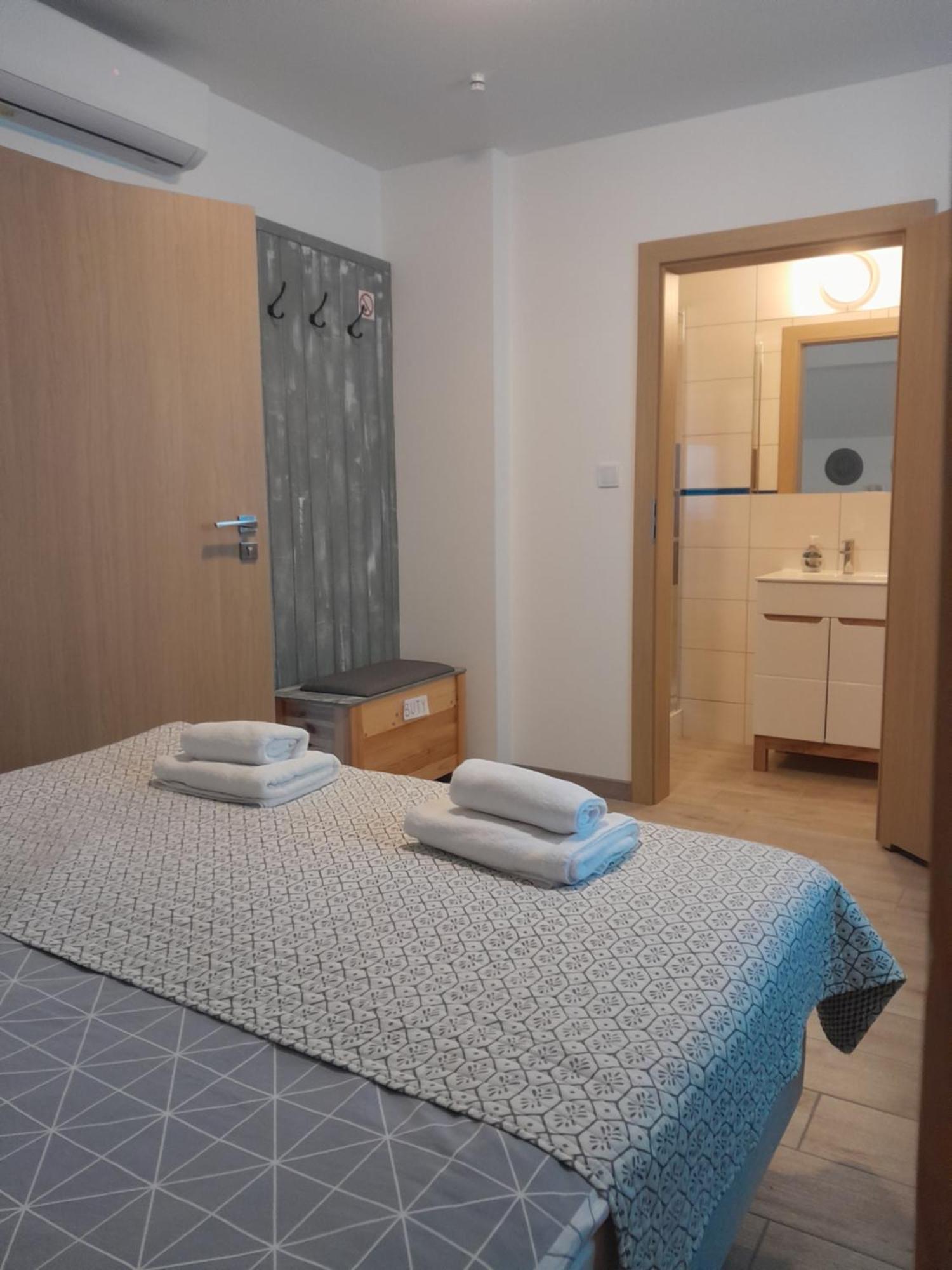 Dworek Akacja Uslugi Hotelarskie Janowiec Exteriör bild